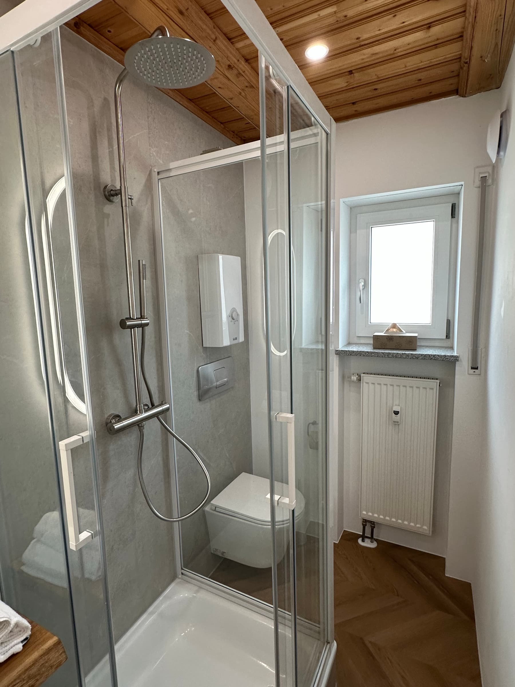 Apartment B7 – Dusche & WC