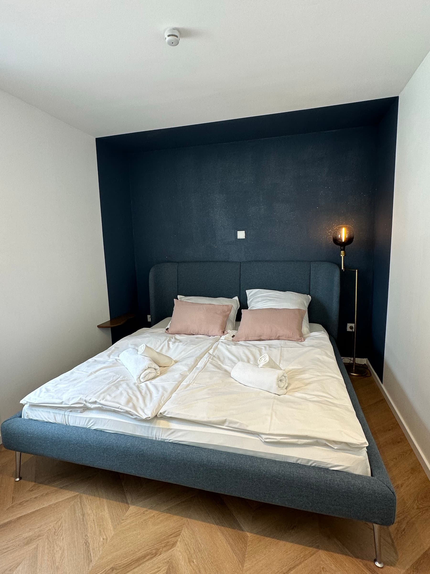 Apartment B7 – Schlafzimmer 1 Frontansicht