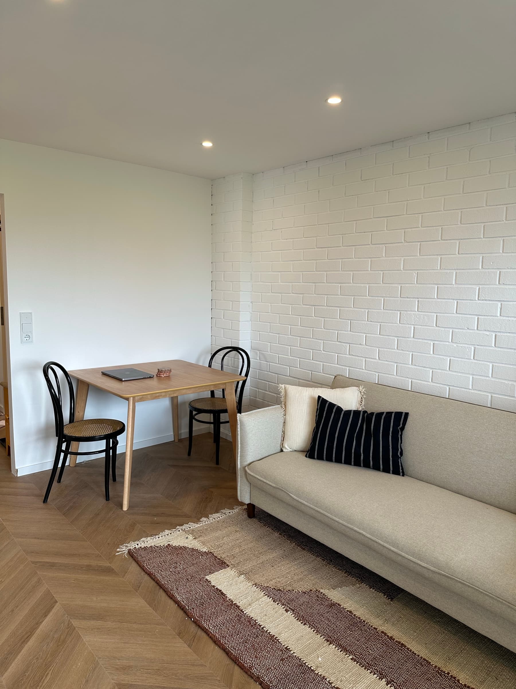 Apartment B7 – Wohnzimmer & Essbereich