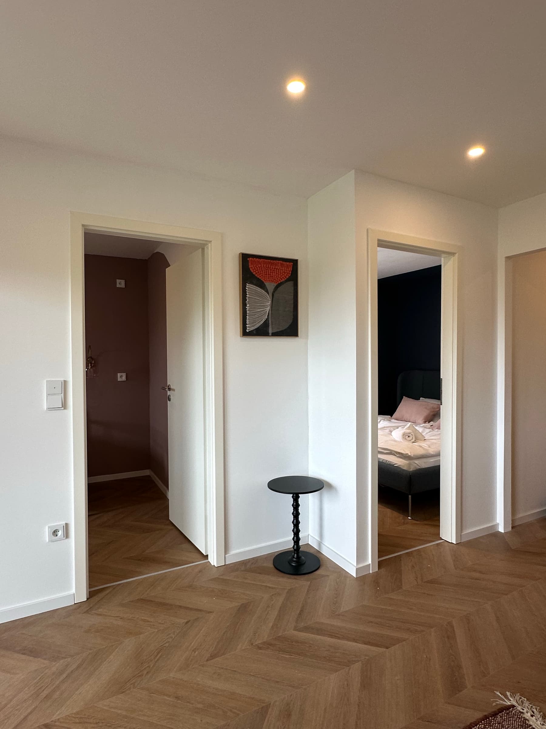 Apartment B7 – Flur mit Zimmerzugang