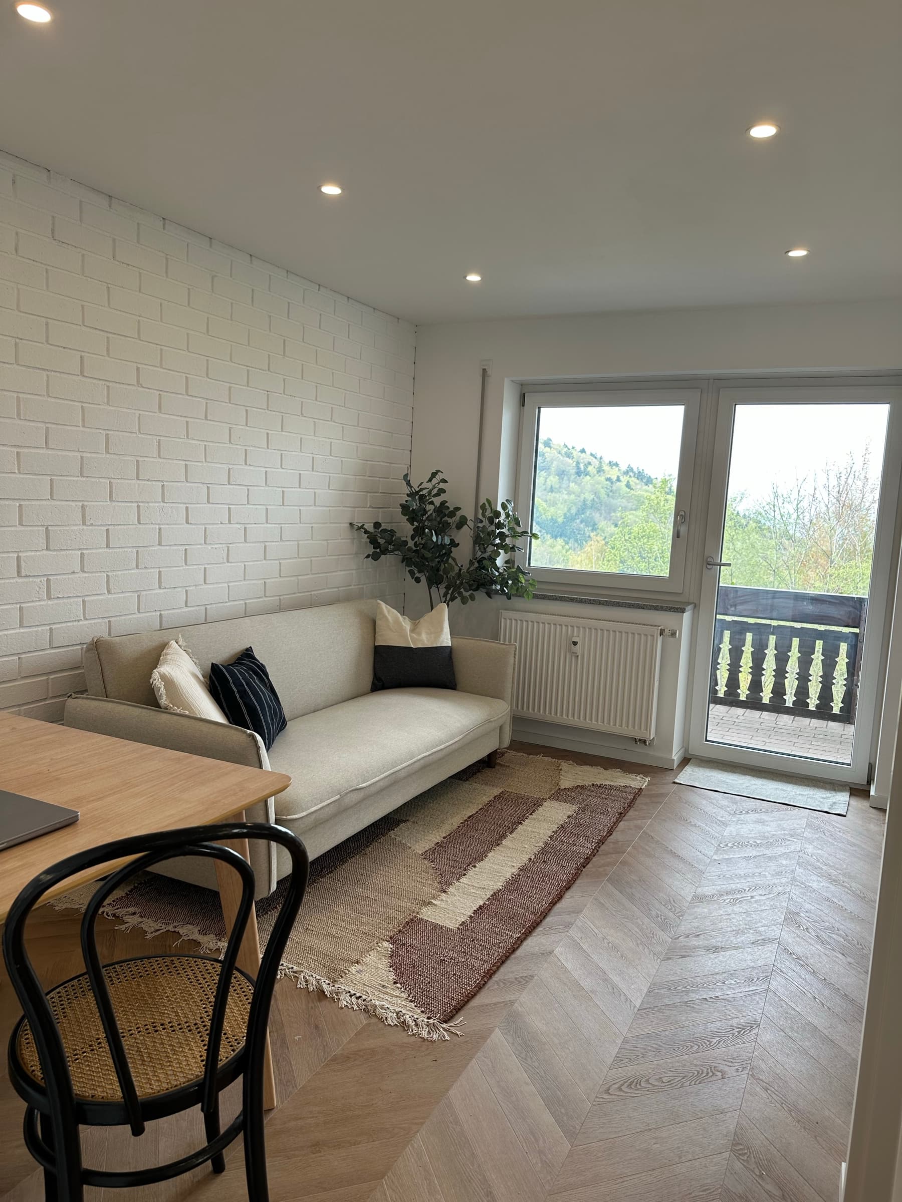 Apartment B7 – Das schönste Apartment – Fischgrätparkett, Bergblick & Balkon