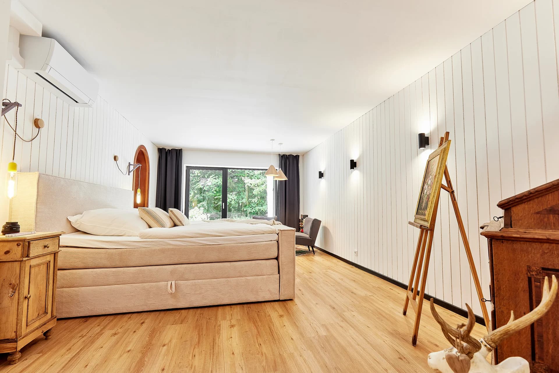 Schlafzimmer 1