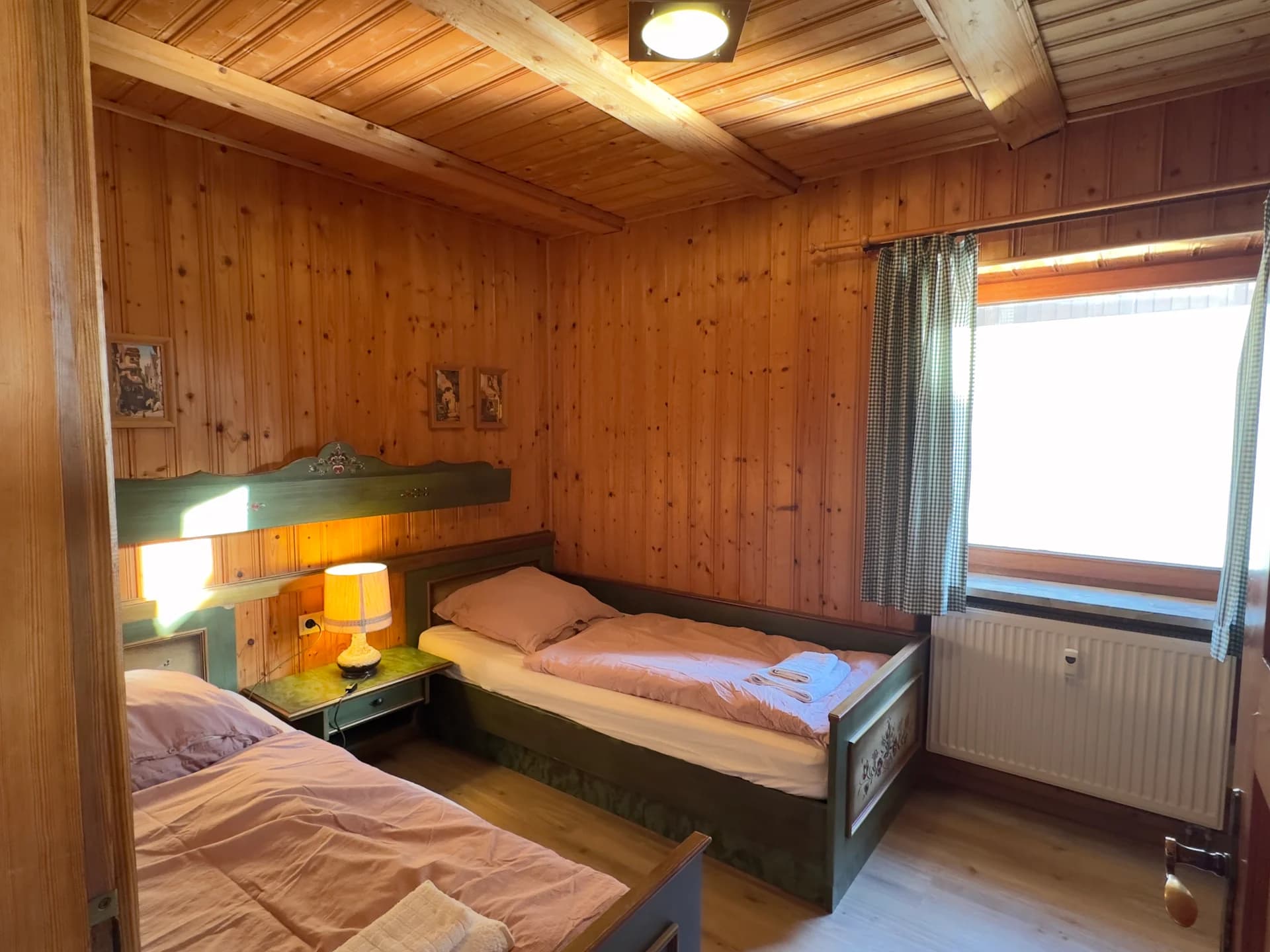 Schlafzimmer 1