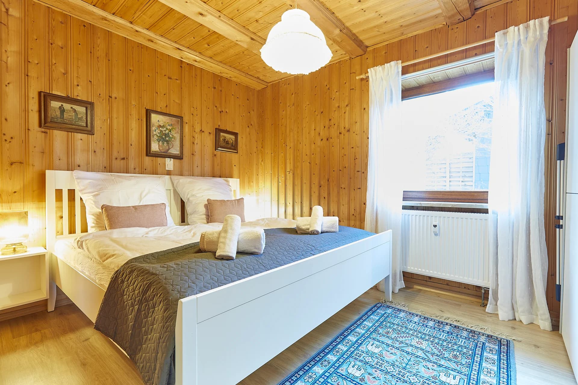 Schlafzimmer 1