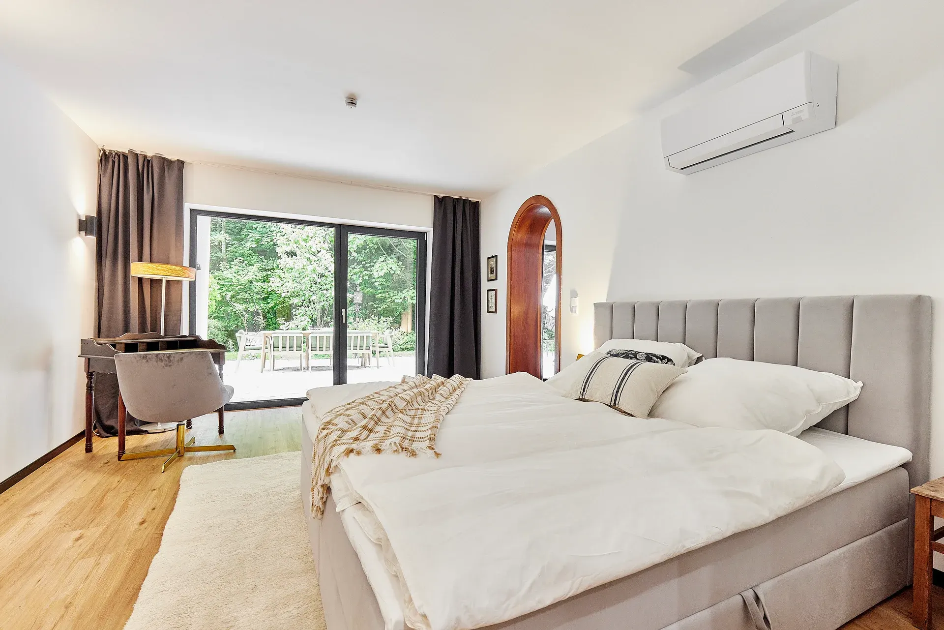 HAUS28 – Bedroom with terrace access
