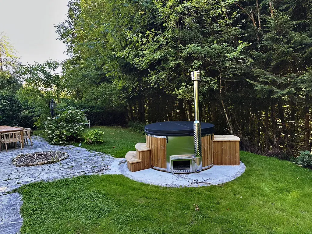 HAUS28 – Private wood-fired hot tub in the garden
