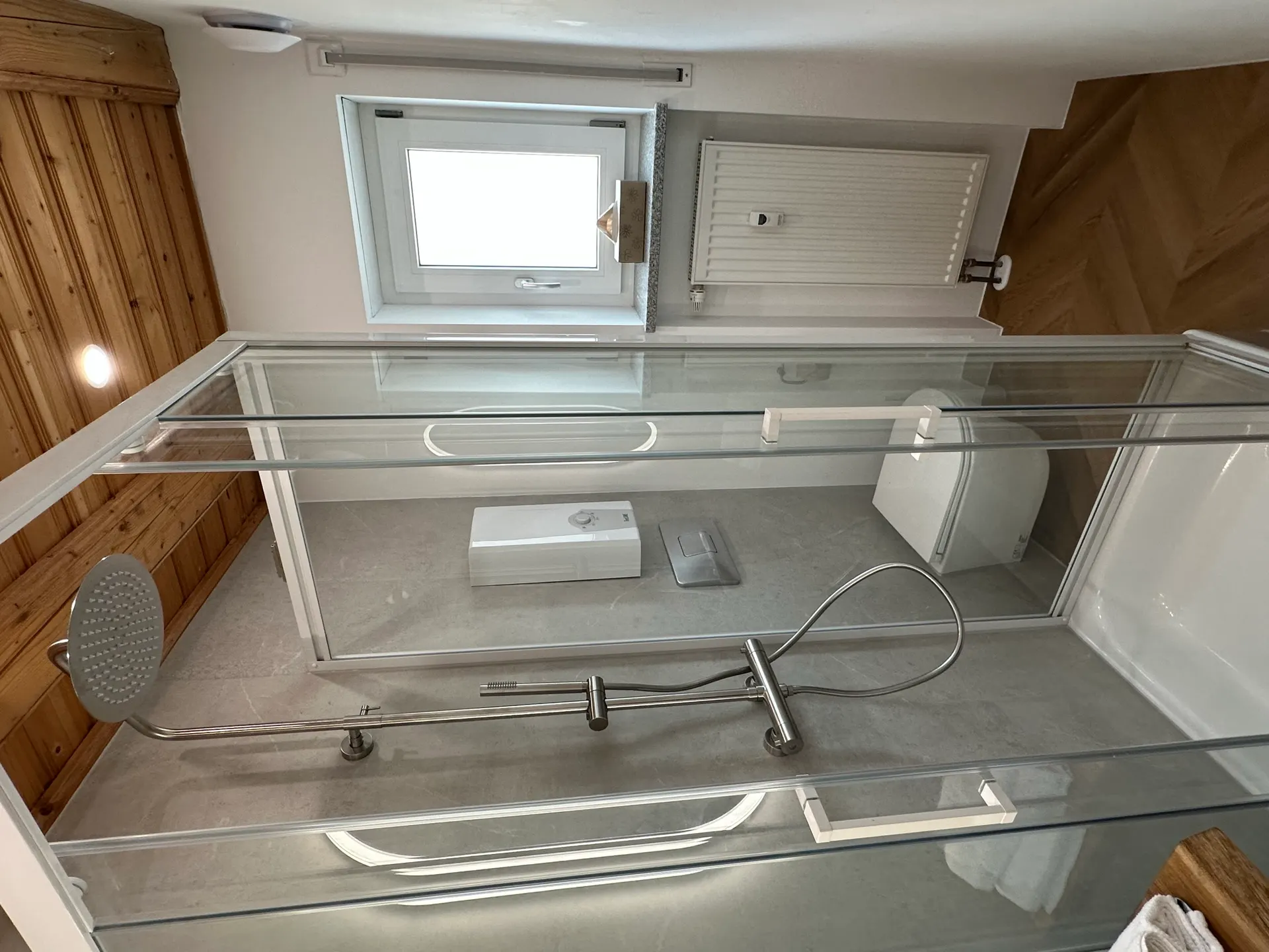Apartment B7 – Shower & WC