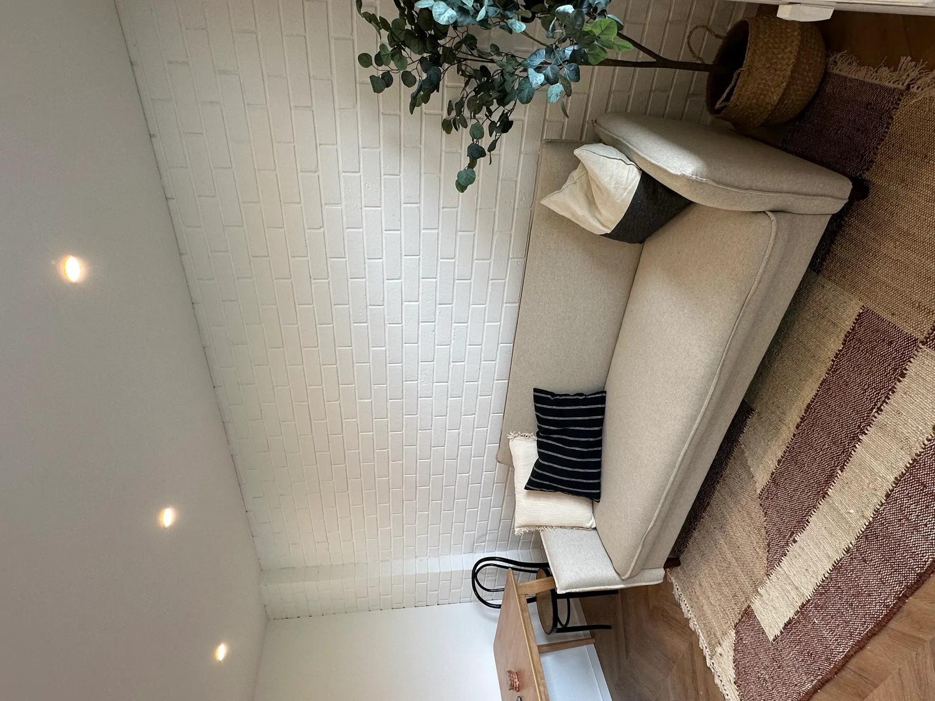 Apartment B7 – Sofa area with brick wall