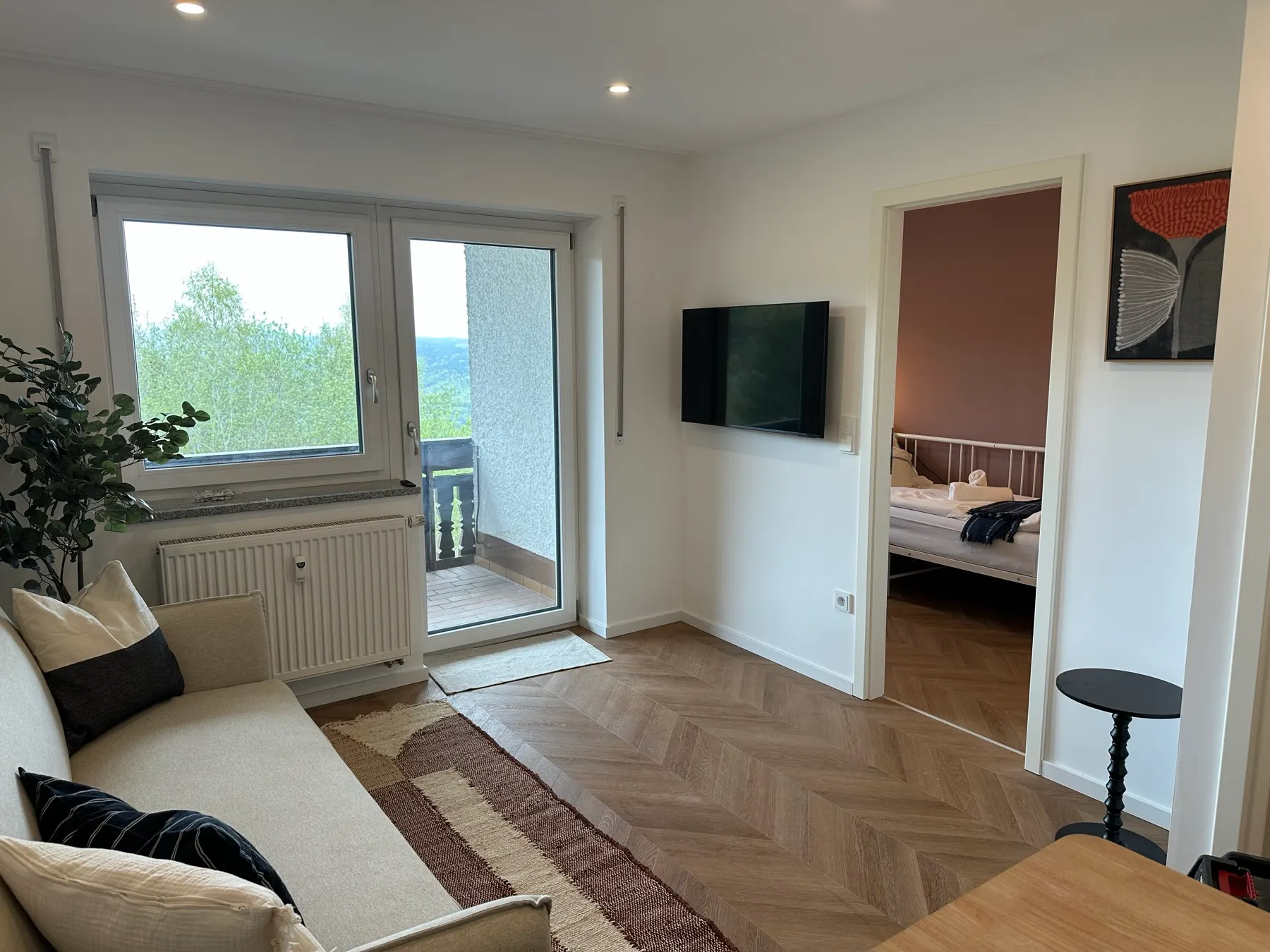 Apartment B7 – Living room with TV & access to the bedrooms